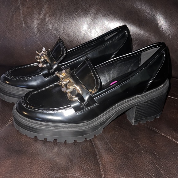 Guess Shoes - GUESS Plataform Loafers NWT